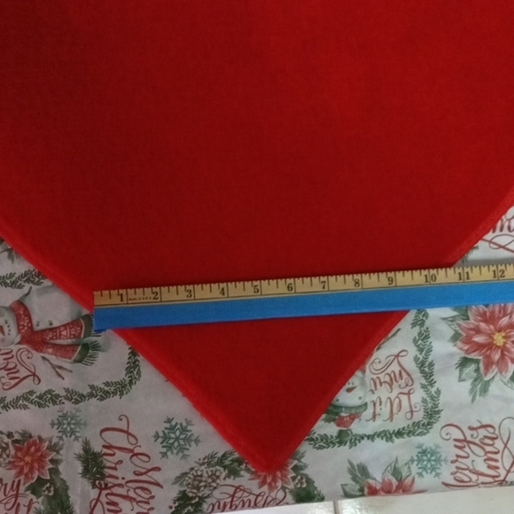 NWOT Red Heart-Shaped Rug 20 inches BY 15 inches (not oversized) - Picture 7 of 10